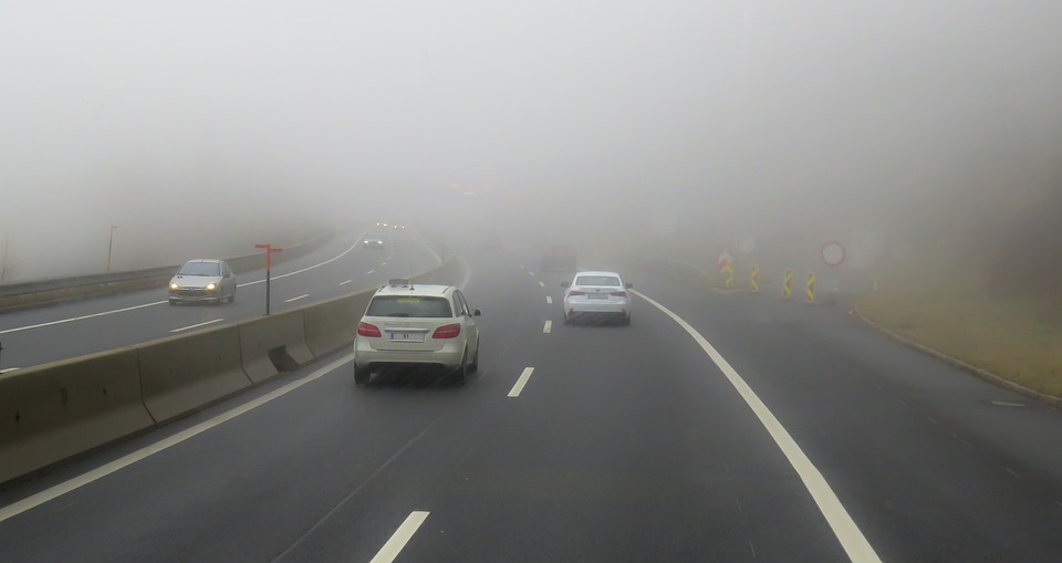 guidare con la nebbia